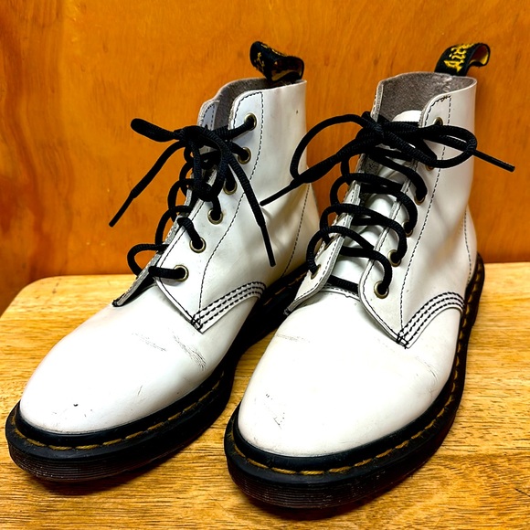 Dr Martens men’s size 8 ladies size 9 worn but in great condition - Picture 2 of 16